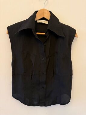 Sleeveless Black Button-Down Shirt by Elleme